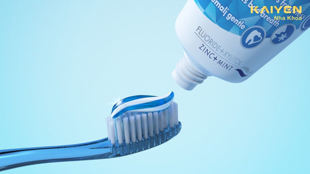 Sử dụng kem đánh răng chứa nhiều Fluoride