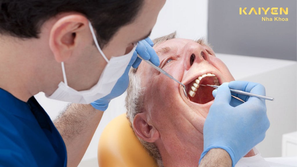 Kiểm tra răng miệng định kỳ cho người cao tuổi