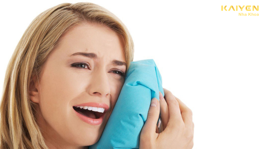 cách giảm đau khi niềng răng là chườm lạnh