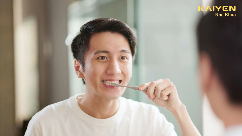 Nên đánh răng trước hay sau khi ăn sáng